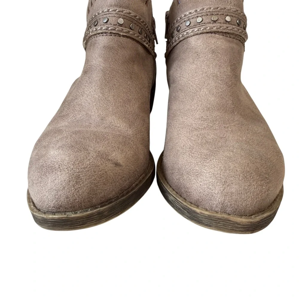 Sugar Western Boho Ankle Boots Studded Cutout Distressed Taupe 8.5 Chic‎ Western